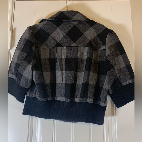 LIKE NEW Y2K FOREVER 21 WOMEN’S GRAY/BLACK PLAID CROPPED BOMBER JACKET SZ LARGE - Picture 2 of 7